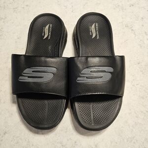 Size 10 Sketchers wide sandal